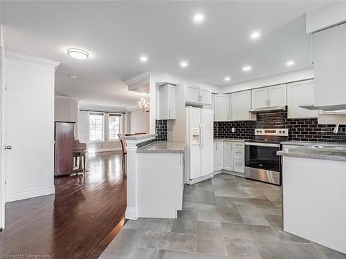 Main/2-105 Windward Crescent, Vaughan, ON - Indoor Photo Showing Kitchen