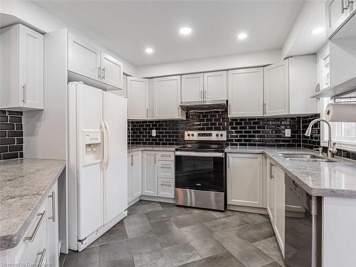 Main/2-105 Windward Crescent, Vaughan, ON - Indoor Photo Showing Kitchen With Double Sink With Upgraded Kitchen