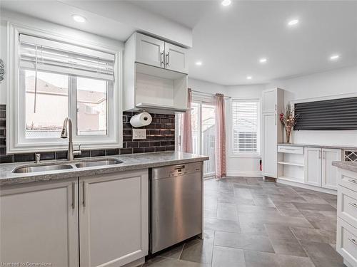 Main/2-105 Windward Crescent, Vaughan, ON - Indoor Photo Showing Kitchen With Double Sink