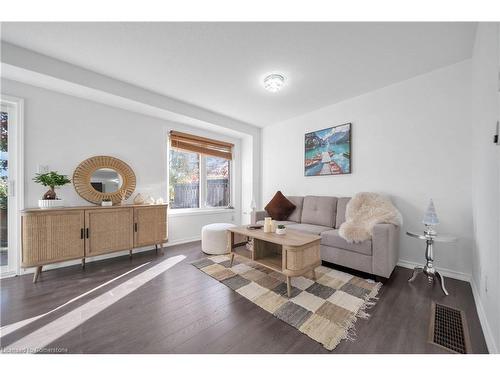 14-75 Prince William Way, Barrie, ON - Indoor Photo Showing Living Room