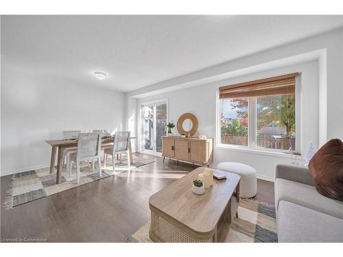 14-75 Prince William Way, Barrie, ON - Indoor Photo Showing Living Room