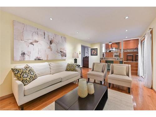 2368 Folkway Drive, Mississauga, ON - Indoor Photo Showing Living Room