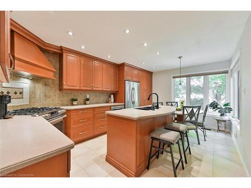 2368 Folkway Drive, Mississauga, ON - Indoor Photo Showing Kitchen With Upgraded Kitchen