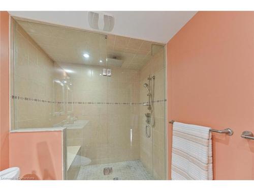 2368 Folkway Drive, Mississauga, ON - Indoor Photo Showing Bathroom