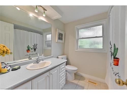 2368 Folkway Drive, Mississauga, ON - Indoor Photo Showing Bathroom