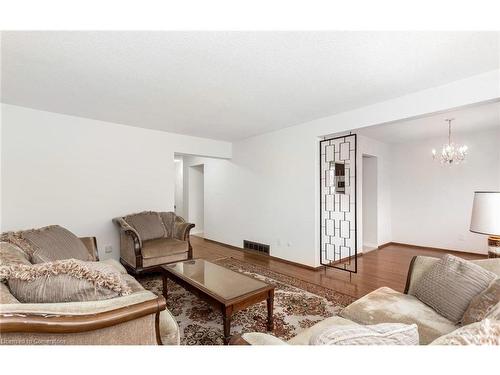 3672 Ellengale Drive, Peel, ON - Indoor Photo Showing Living Room