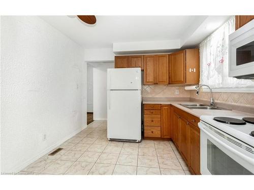 3672 Ellengale Drive, Peel, ON - Indoor Photo Showing Kitchen With Double Sink