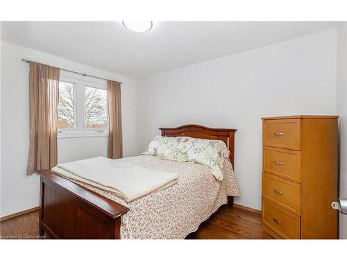 3672 Ellengale Drive, Peel, ON - Indoor Photo Showing Bedroom