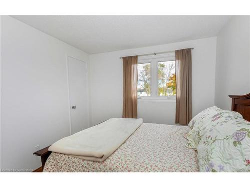 3672 Ellengale Drive, Peel, ON - Indoor Photo Showing Bedroom