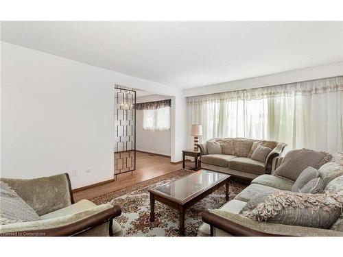 3672 Ellengale Drive, Peel, ON - Indoor Photo Showing Living Room