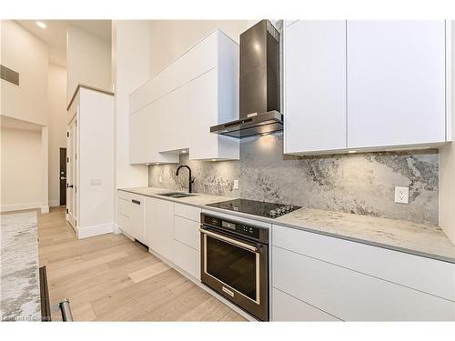 Ph05-112 King Street E, Hamilton, ON - Indoor Photo Showing Kitchen With Upgraded Kitchen