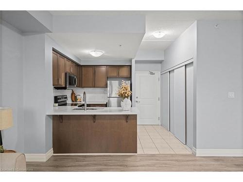 203-650 Sauve Street, Milton, ON - Indoor Photo Showing Kitchen