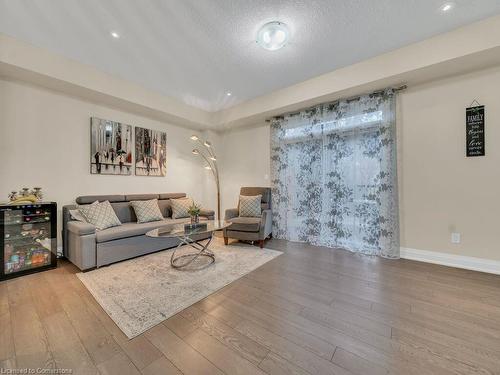 150 Law Drive, Guelph, ON - Indoor Photo Showing Living Room