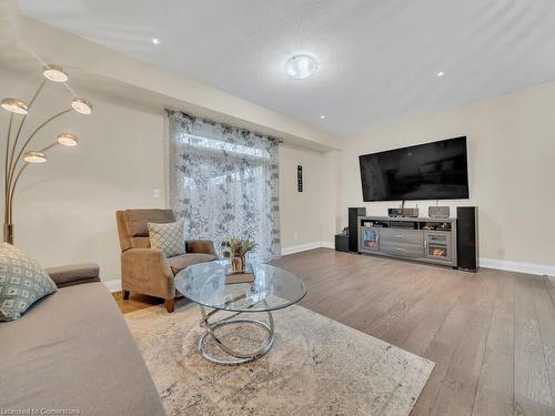 150 Law Drive, Guelph, ON - Indoor Photo Showing Living Room