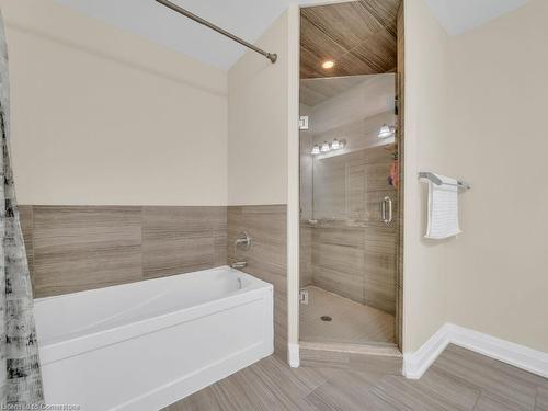 150 Law Drive, Guelph, ON - Indoor Photo Showing Bathroom