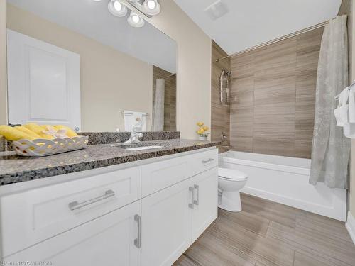 150 Law Drive, Guelph, ON - Indoor Photo Showing Bathroom