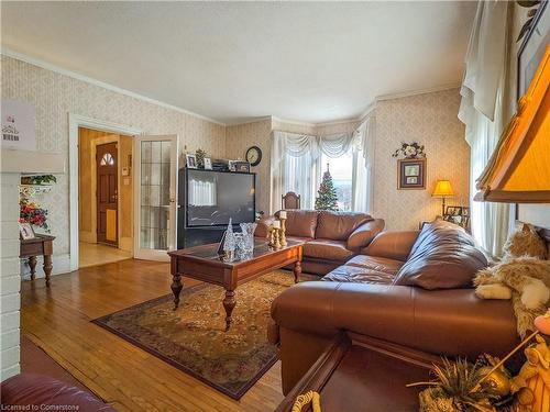 Main-529 Christina Street N, Sarnia, ON - Indoor Photo Showing Living Room