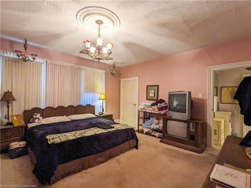 Main-529 Christina Street N, Sarnia, ON - Indoor Photo Showing Bedroom