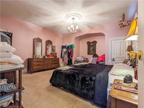 Main-529 Christina Street N, Sarnia, ON - Indoor Photo Showing Bedroom