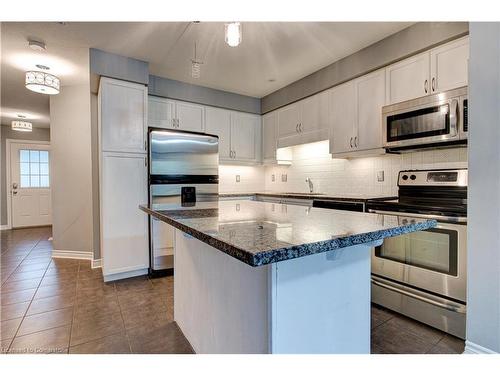 60-535 Margaret Street, Cambridge, ON - Indoor Photo Showing Kitchen With Upgraded Kitchen