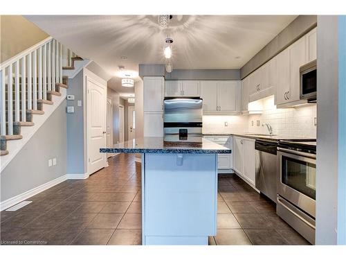 60-535 Margaret Street, Cambridge, ON - Indoor Photo Showing Kitchen With Upgraded Kitchen