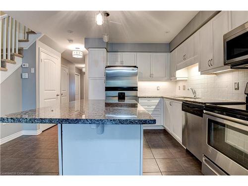 60-535 Margaret Street, Cambridge, ON - Indoor Photo Showing Kitchen With Upgraded Kitchen