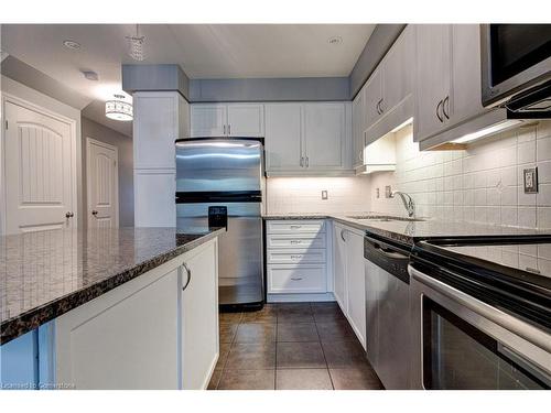 60-535 Margaret Street, Cambridge, ON - Indoor Photo Showing Kitchen With Upgraded Kitchen