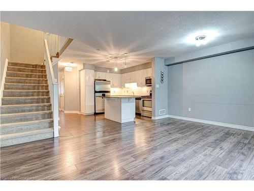 60-535 Margaret Street, Cambridge, ON - Indoor Photo Showing Kitchen