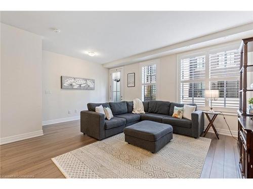 507-657 Cricklewood Drive, Mississauga, ON - Indoor Photo Showing Living Room