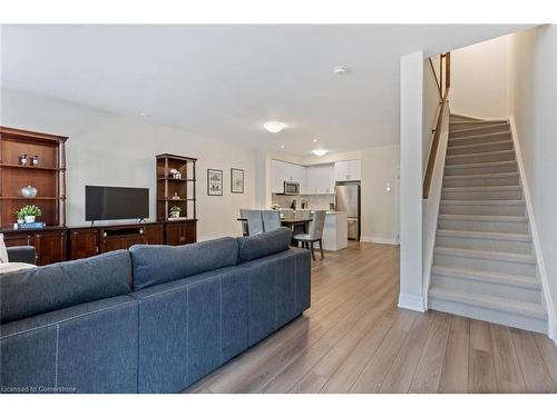 507-657 Cricklewood Drive, Mississauga, ON - Indoor Photo Showing Living Room