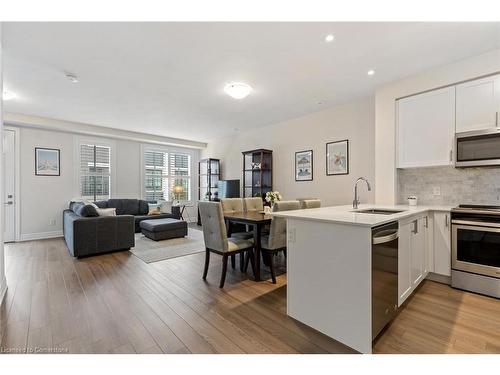 507-657 Cricklewood Drive, Mississauga, ON - Indoor Photo Showing Kitchen