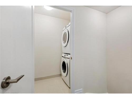 507-657 Cricklewood Drive, Mississauga, ON - Indoor Photo Showing Laundry Room