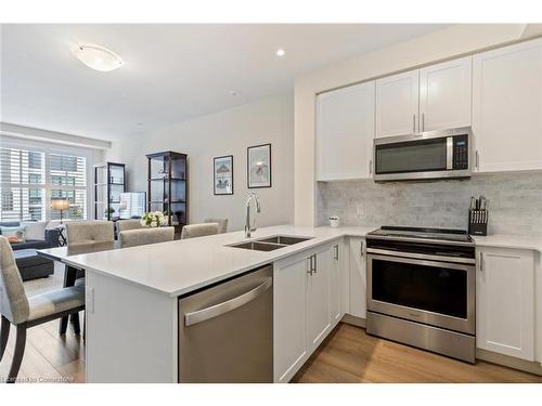 507-657 Cricklewood Drive, Mississauga, ON - Indoor Photo Showing Kitchen With Stainless Steel Kitchen With Double Sink With Upgraded Kitchen