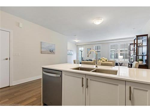 507-657 Cricklewood Drive, Mississauga, ON - Indoor Photo Showing Kitchen With Double Sink