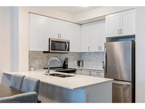 507-657 Cricklewood Drive, Mississauga, ON - Indoor Photo Showing Kitchen With Stainless Steel Kitchen With Double Sink With Upgraded Kitchen