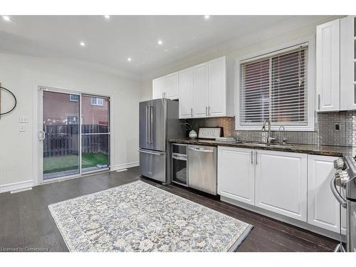 1087 Tupper Drive, Milton, ON - Indoor Photo Showing Kitchen