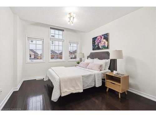 1087 Tupper Drive, Milton, ON - Indoor Photo Showing Bedroom