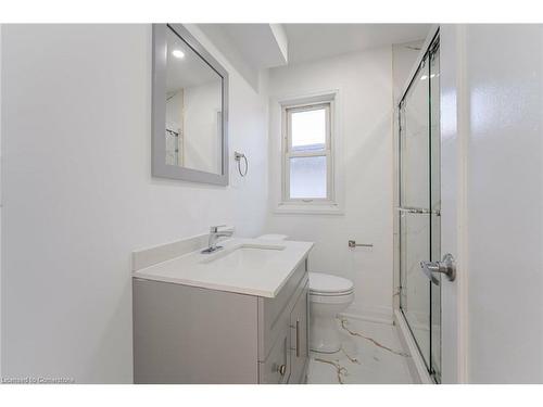 31 Garside Avenue S, Hamilton, ON - Indoor Photo Showing Bathroom