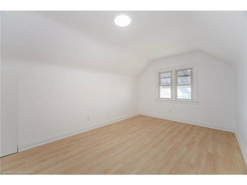 31 Garside Avenue S, Hamilton, ON - Indoor Photo Showing Other Room