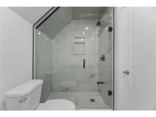 31 Garside Avenue S, Hamilton, ON - Indoor Photo Showing Bathroom