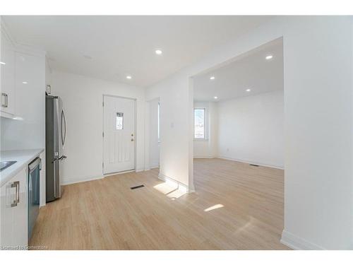 31 Garside Avenue S, Hamilton, ON - Indoor Photo Showing Kitchen With Upgraded Kitchen