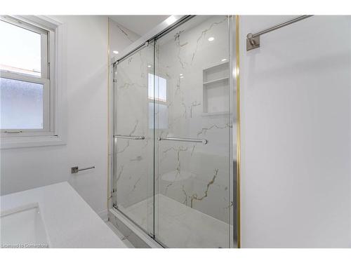 31 Garside Avenue S, Hamilton, ON - Indoor Photo Showing Bathroom