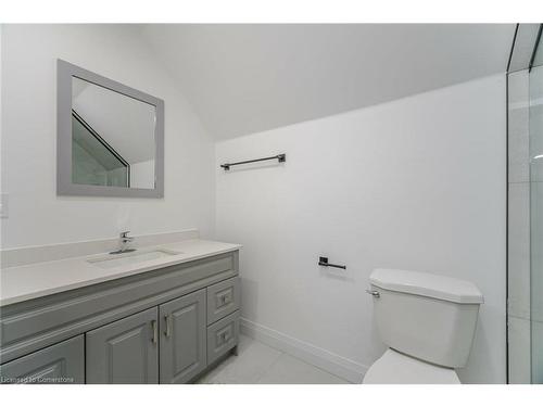 31 Garside Avenue S, Hamilton, ON - Indoor Photo Showing Bathroom