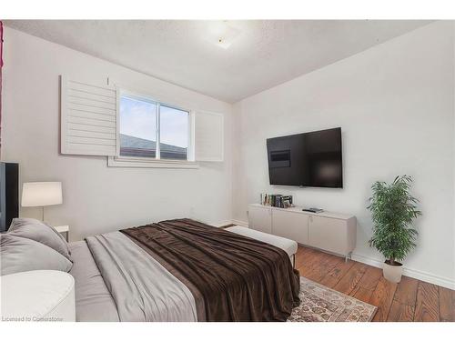 1 Halam Avenue, Hamilton, ON - Indoor Photo Showing Bedroom