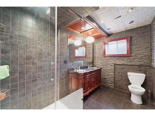 1 Halam Avenue, Hamilton, ON - Indoor Photo Showing Bathroom