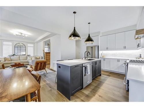 189 Granite Ridge Trail, Waterdown, ON - Indoor Photo Showing Kitchen With Upgraded Kitchen