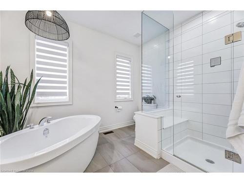 189 Granite Ridge Trail, Waterdown, ON - Indoor Photo Showing Bathroom