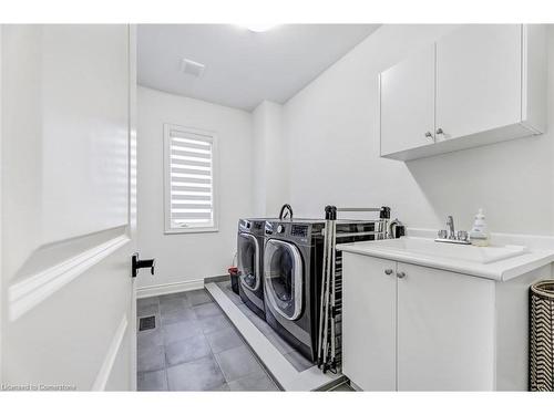 189 Granite Ridge Trail, Waterdown, ON - Indoor Photo Showing Laundry Room