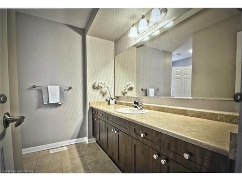 906 Farmstead Drive, Milton, ON - Indoor Photo Showing Bathroom