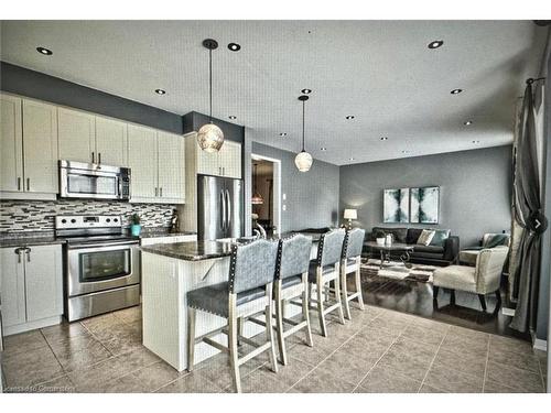 906 Farmstead Drive, Milton, ON - Indoor Photo Showing Kitchen With Upgraded Kitchen